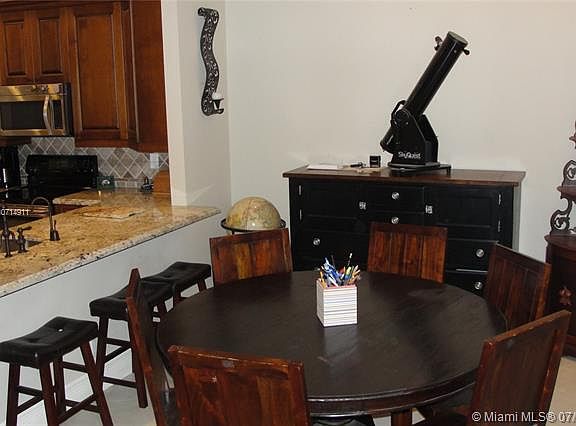 4th image of 5201 SW 31st Ave APT 215