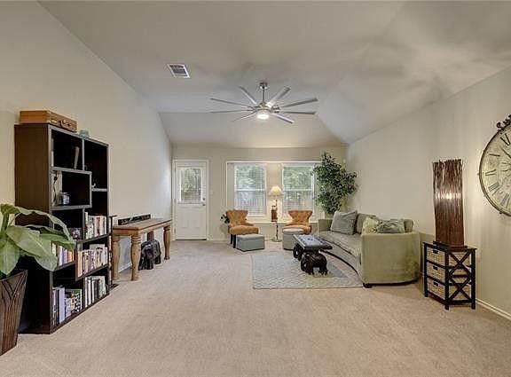 4th image of 161 Westminster Dr