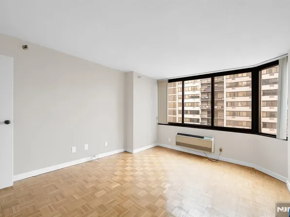 316 Prospect Ave APT 8H, Hackensack, NJ 07601