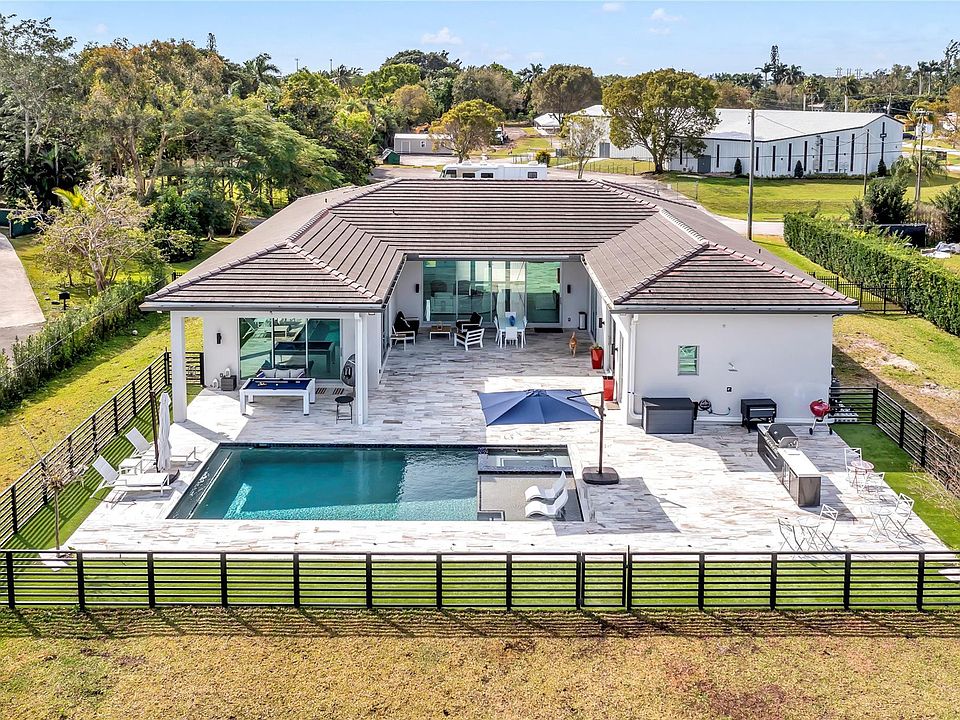 1st image of 3810 NW 92nd Avenue