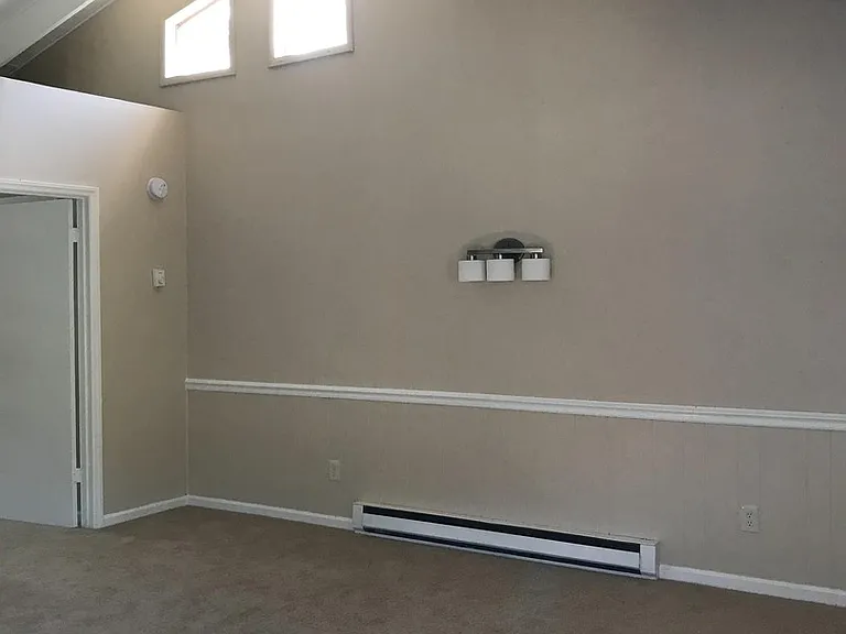 445 City View St — Photo 3