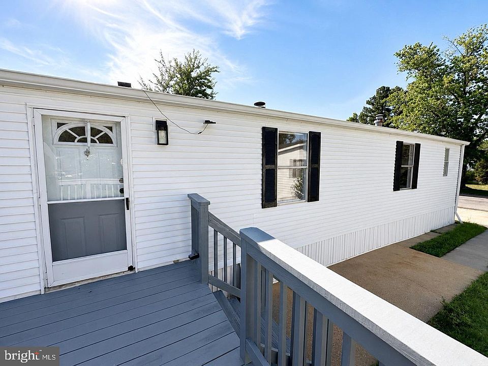 1st image of 114 Berts Dr