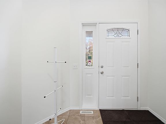 4th image of 1560 37b Ave NW