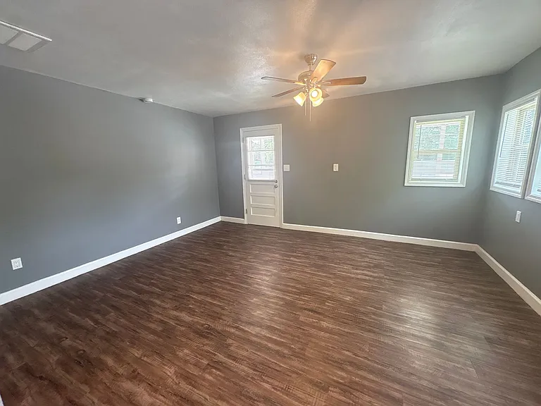 408 3rd Avenue NW — Photo 3
