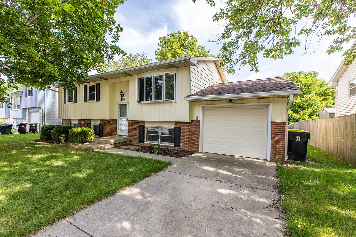 Building Photo - 1820 Jacobssen Dr