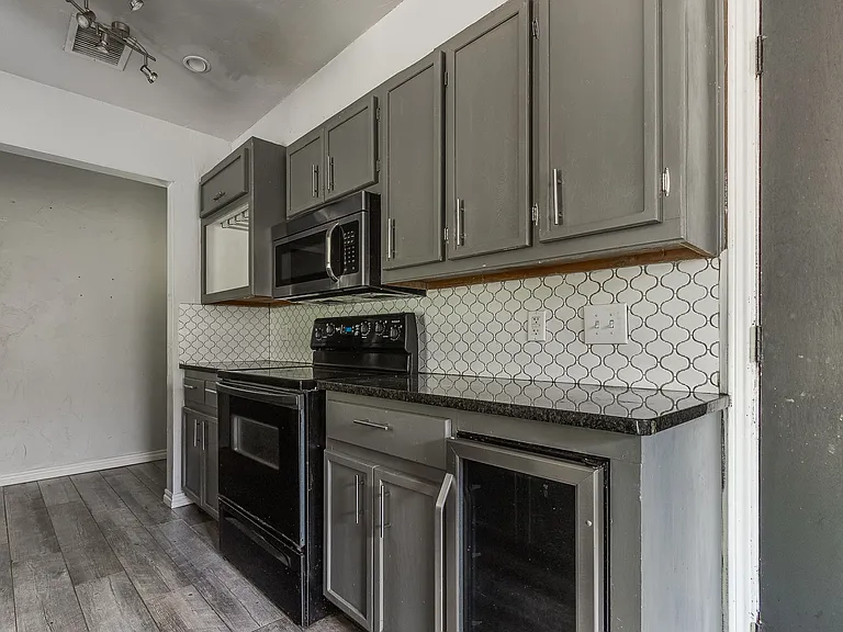 105 Paul Ave — Photo 6