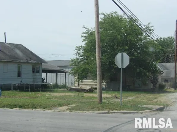 1021 State St, Eldorado, IL 62930