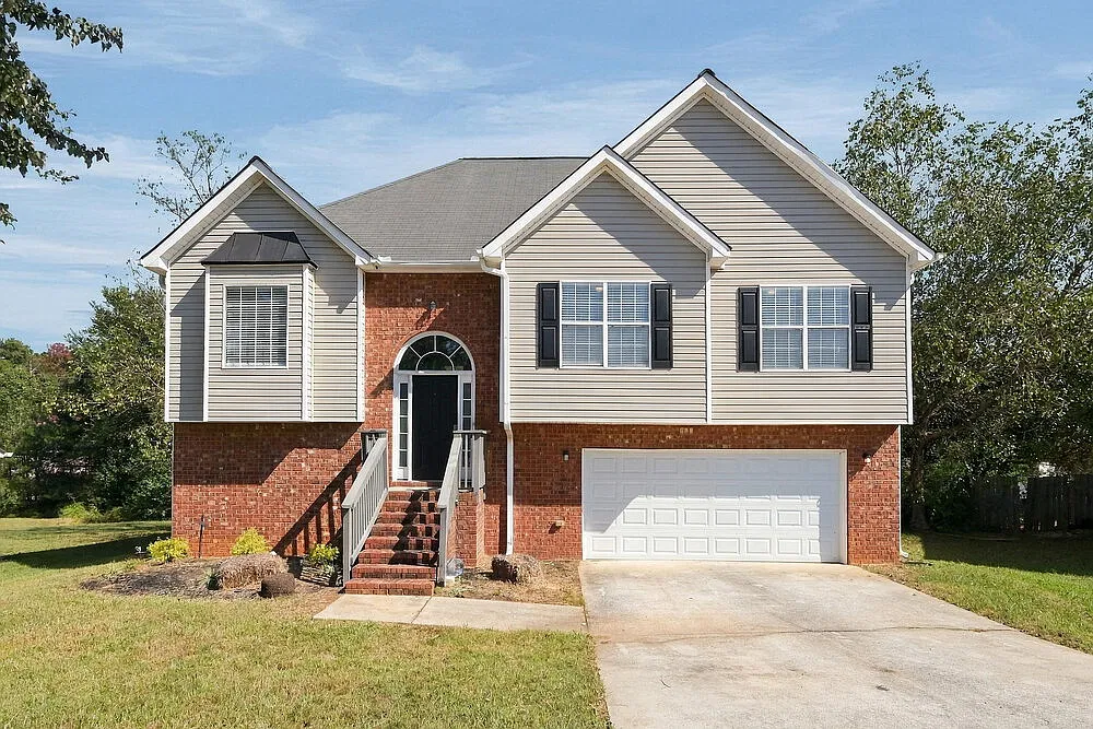 3 bed, 3.0 bath, 2144 sqft, $2,120 — Photo 1