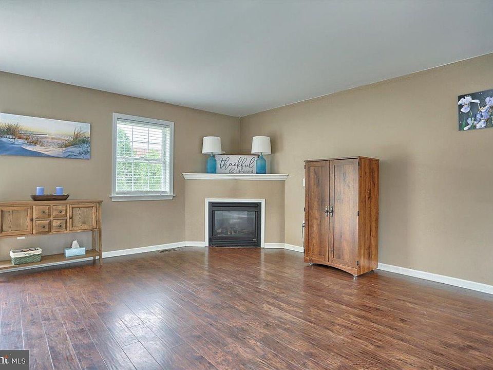 325 Silver Maple Ct, Mount Wolf, PA 17347 Zillow