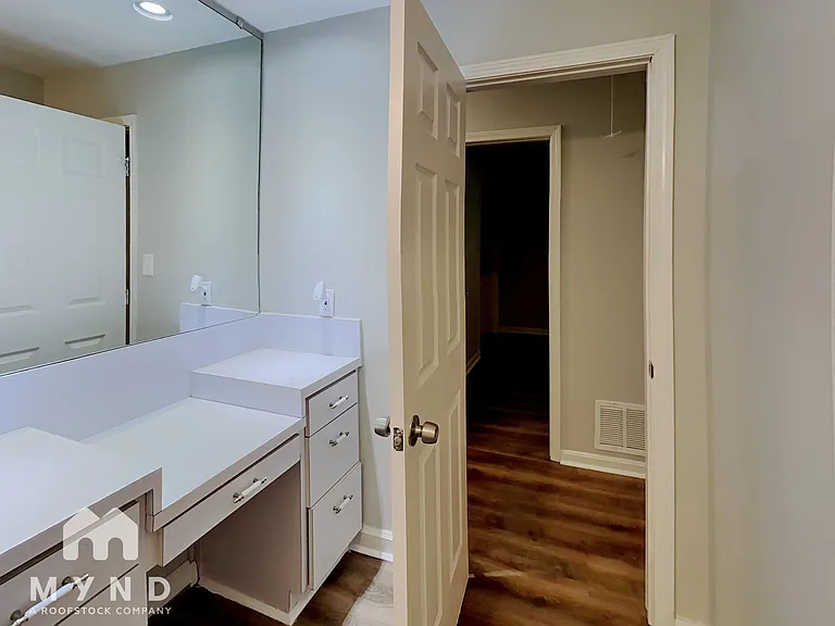 392 Colchester Dr — Photo 14