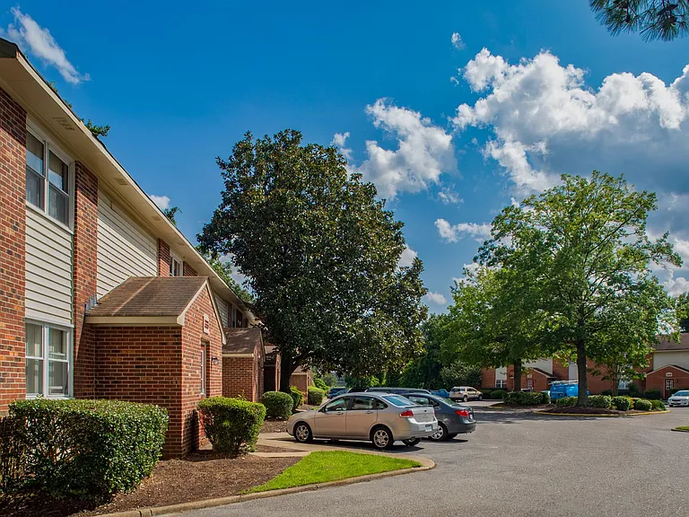 Chatham Square Apartments — Photo 10
