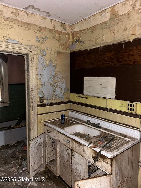 2nd image of 35 Swan Street