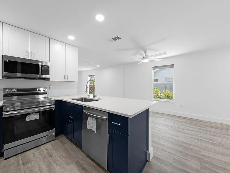720 McIntosh St — Photo 7
