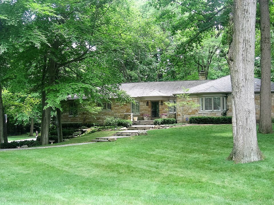 1st image of 299 E 82nd St