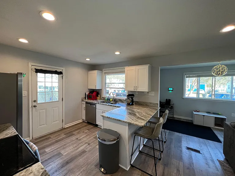 3205 Brighton St — Photo 2
