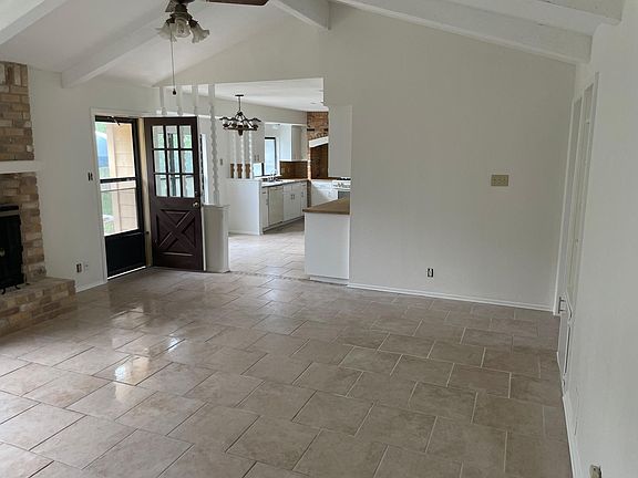 4th image of 802 Powderhorn Dr