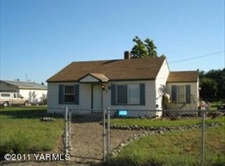 408 2nd Ave, Granger, WA 98932