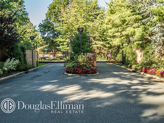 4th image of 50 Kristin Ln
