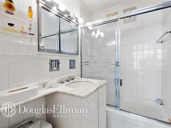 5th image of 360 E 72nd St APT A1602