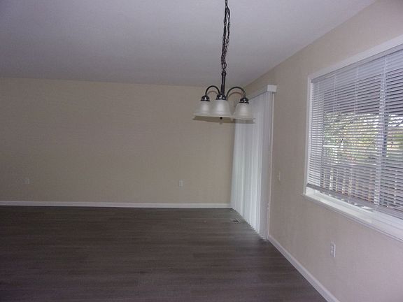 5th image of 131 Glacier Cir