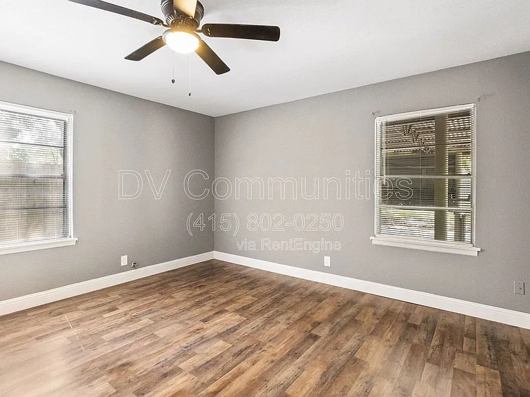 1521 W Blum St — Photo 6