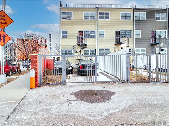 4th image of 639 Vandalia Avenue