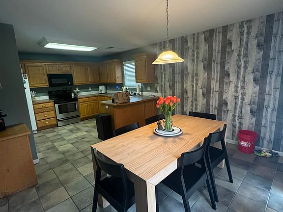 3rd image of 2515 Oakmeadows Dr #1