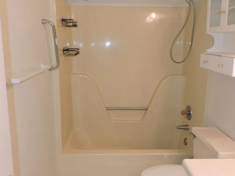 2780 Honeywood Dr — Photo 24