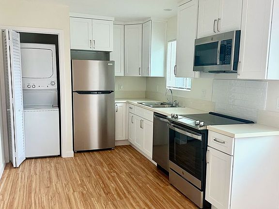 4th image of 3950 Montclair St #2860