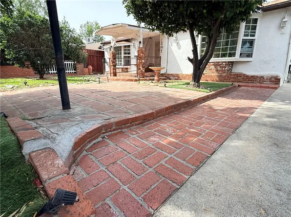 22111 Covello St, Canoga Park, CA 91303