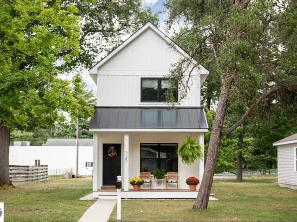 325 Hamilton St, Traverse City, MI 49686