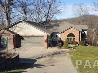 359 E Eller Dr, East Peoria, IL 61611