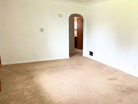 3rd image of 125 Jericho Rd