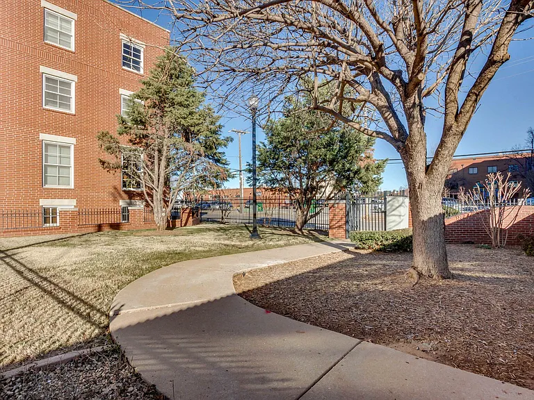 1209 N Harvey Ave #102 — Photo 31