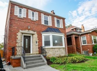 2733 W Farwell Ave, Chicago, IL 60645