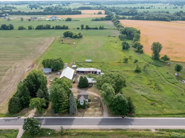8326 Pioneer Rd, Larsen, WI 54947