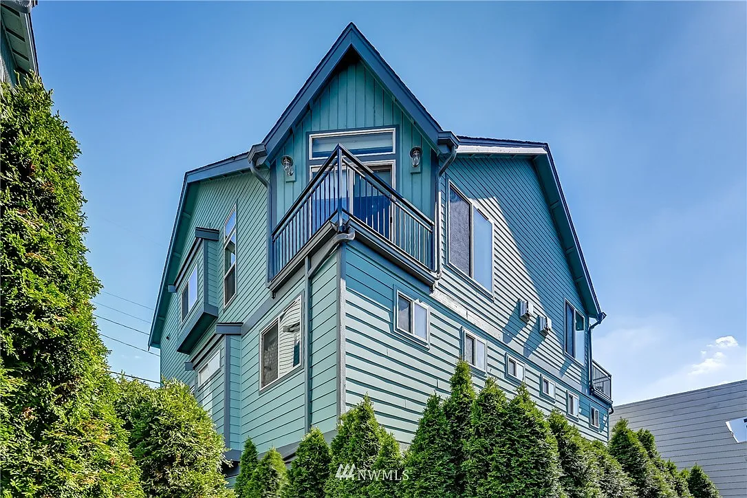 6024 Fauntleroy (back row) Way SW #A photo 1
