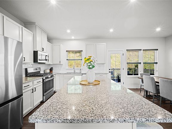 3rd image of 452 Greenwood Dr