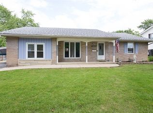 8849 S 84th Ct, Hickory Hills, IL 60457