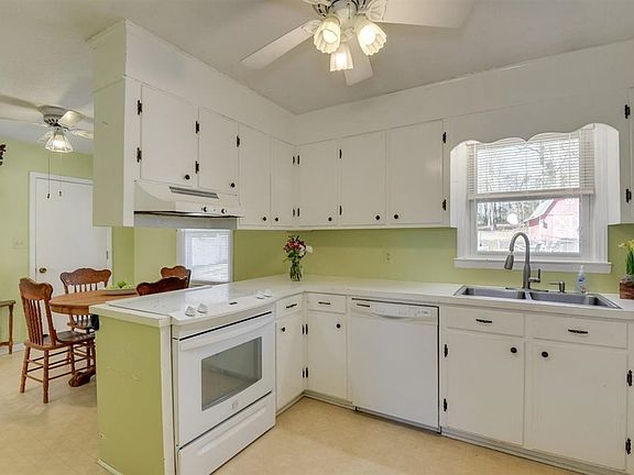4th image of 1430 Sparkleberry Ln