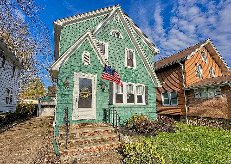1st image of 14 Elmwood Park W