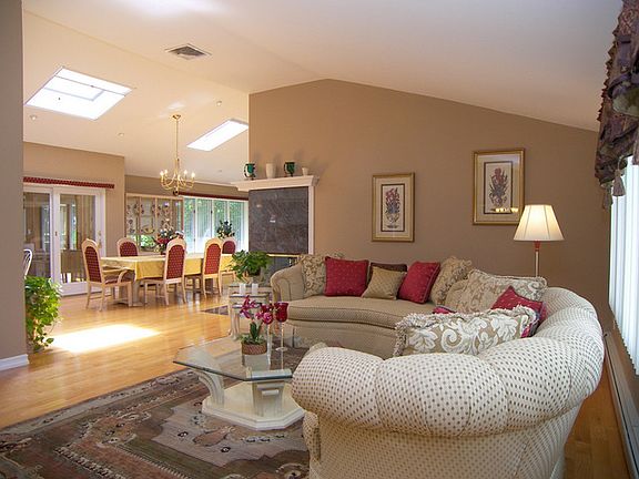 5th image of 681 Fieldstone Ct