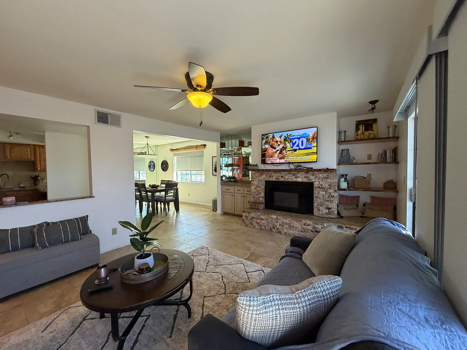 3 bed, 2.5 bath, 1373 sqft, $2,500 — Photo 2