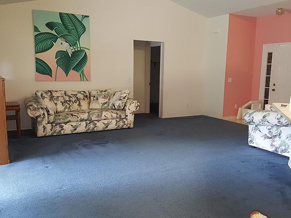 5th image of 633 SE Damask Avenue