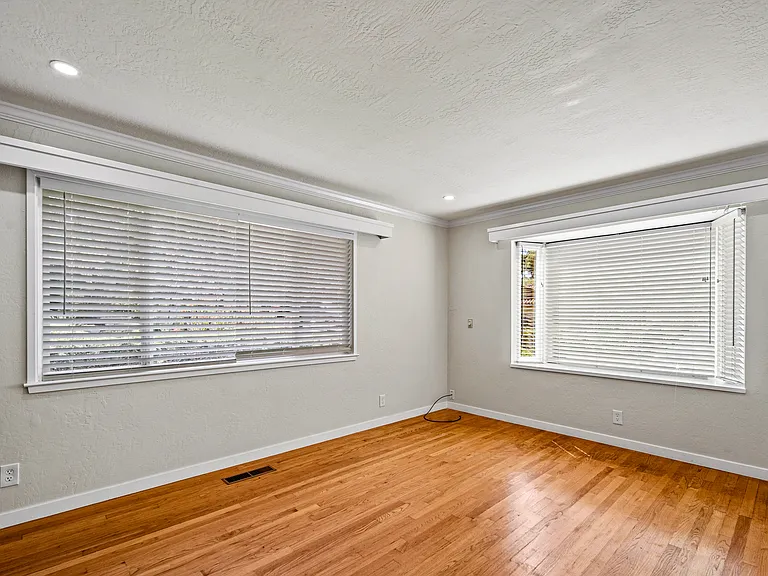 1087 Lariat Ln — Photo 14