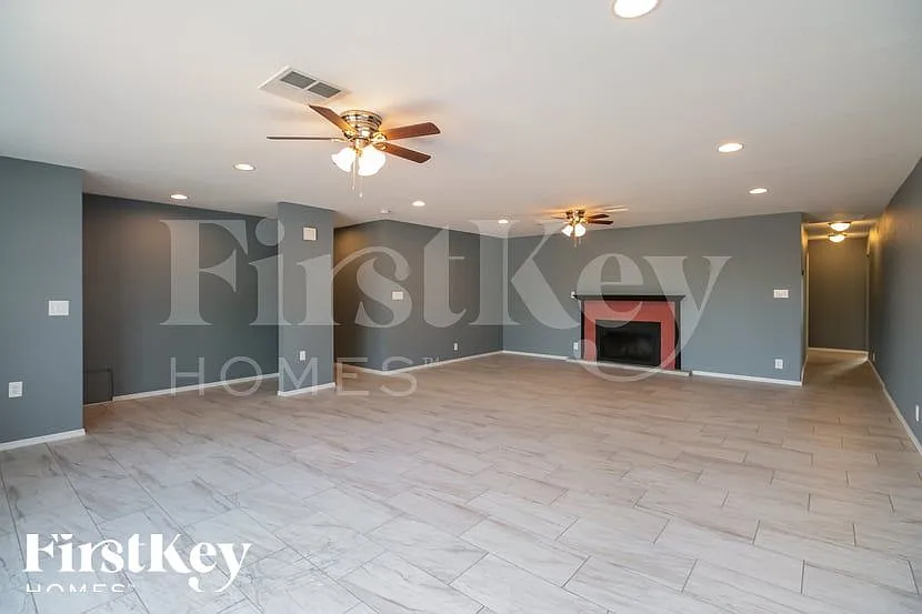 4 bed, 3.0 bath, 1650 sqft, $1,990 — Photo 3