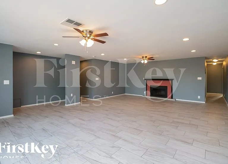 5610 S 20th Ln — Photo 3