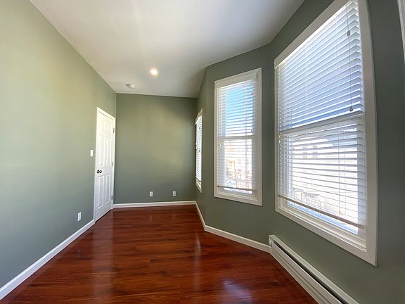 5th image of 1037 Clay St APT 6