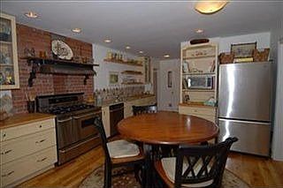 2nd image of 1128 East Dr