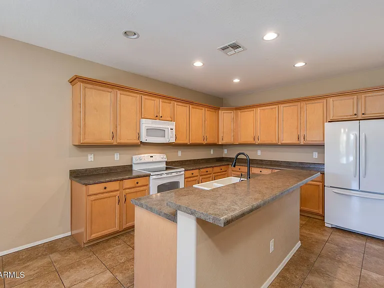 613 W Stanley Ave — Photo 14